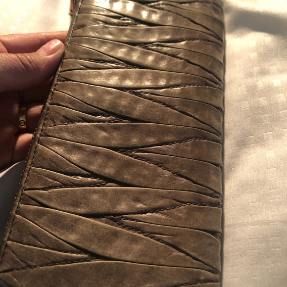 Authentic Miu Miu Wallet - Picture 11 of 16